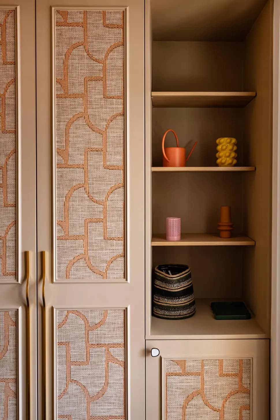 Cabinet system with patterned panels
