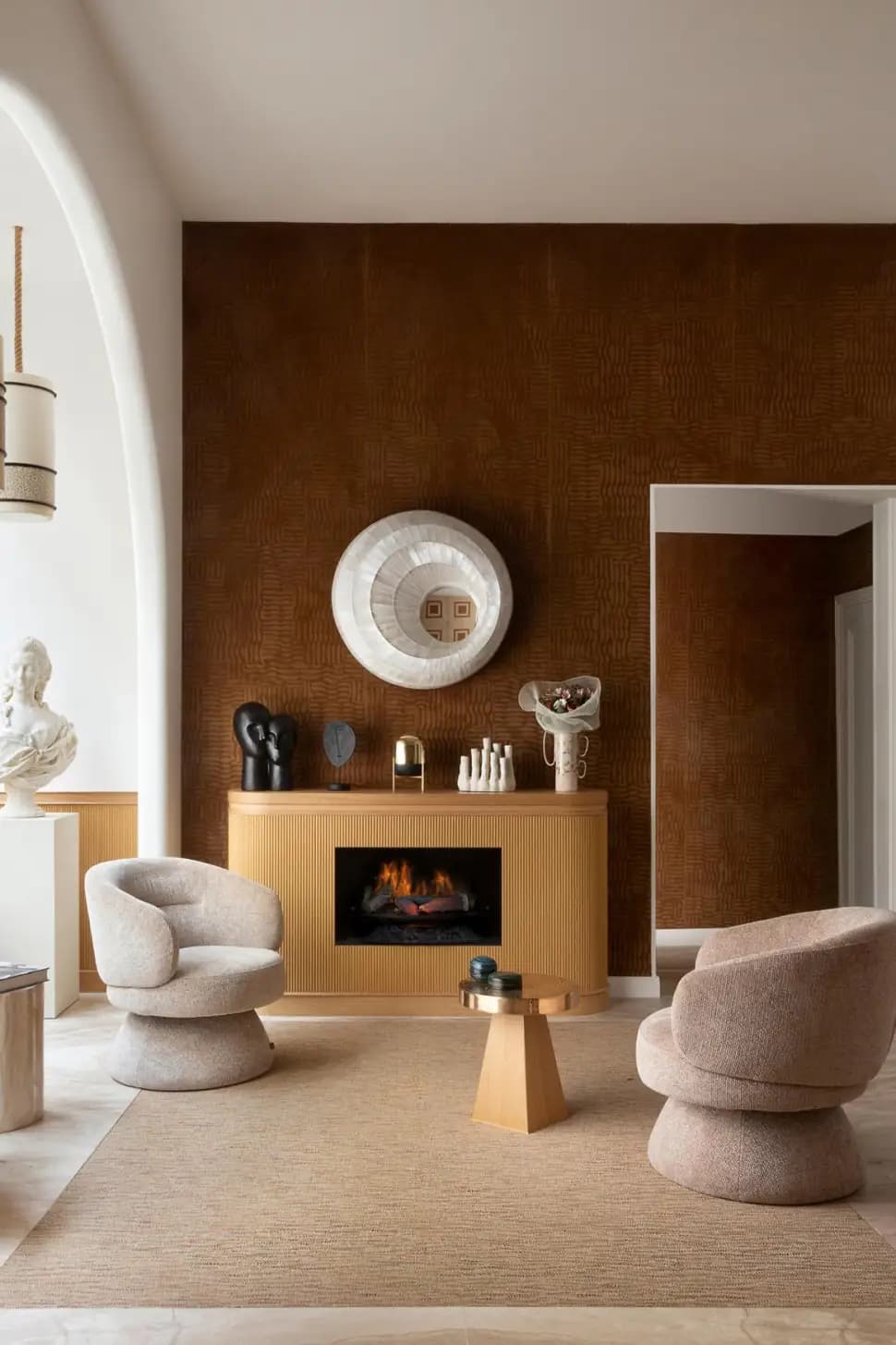 Cosy room with fireplace and seating area