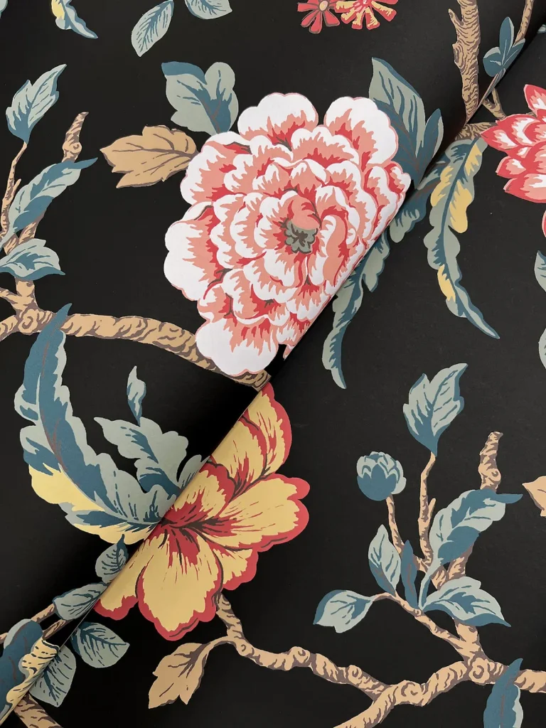 Ronald Redding Courtyard Botanical Wallpaper - Scarlet — Ảnh 6