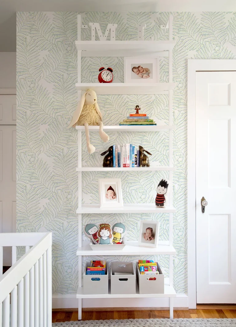 Finnley Inked Fern Wallpaper - Green — Image 2