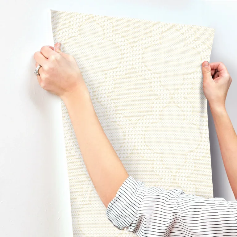 Ernest Quilted Quatrefoil Wallpaper - Yellow — Ảnh 6