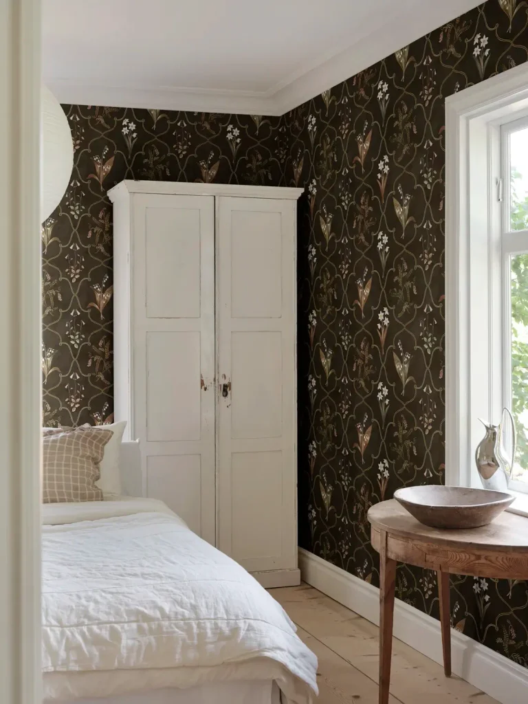 Louise, Dark – Sophisticated Trellis — Image 3