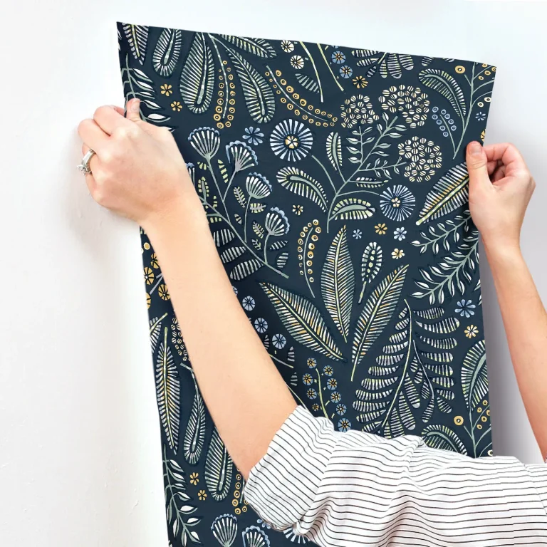 Briar Floral Wallpaper - Navy — Ảnh 4