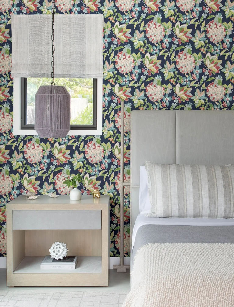 Valdivian Floral Wallpaper - Fuchsia — Ảnh 2