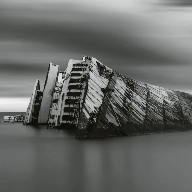 Modern Wreck - Wall Mural 5146 - 8 Panel - 384cm x 260cm — Ảnh 2