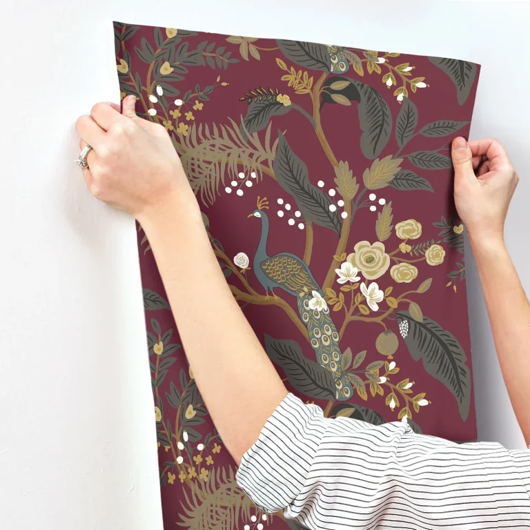 Rifle Paper Co. Peacock Wallpaper - Burgundy — Ảnh 6