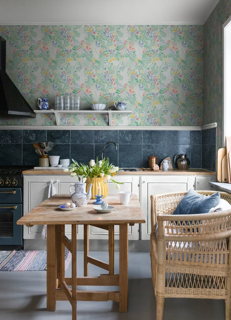 Brittsommar Woodland Floral Wallpaper - Light Green — Ảnh 3