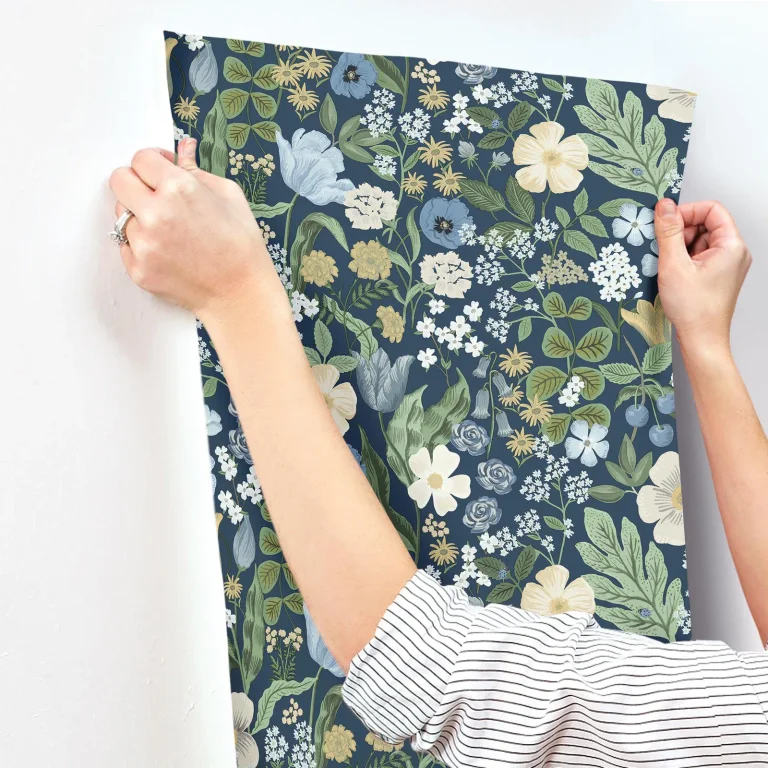 Rifle Paper Co. Blossom Wallpaper - Navy — Ảnh 4