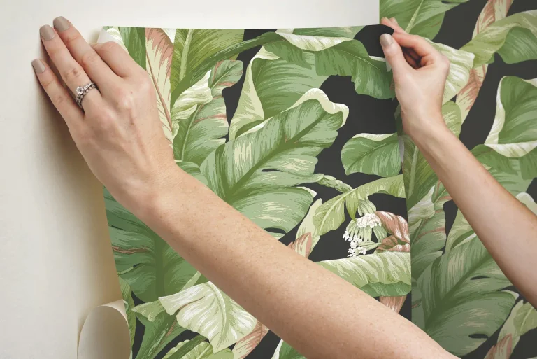 Banana Leaf Peel and Stick Wallpaper - Black/Green — Ảnh 2