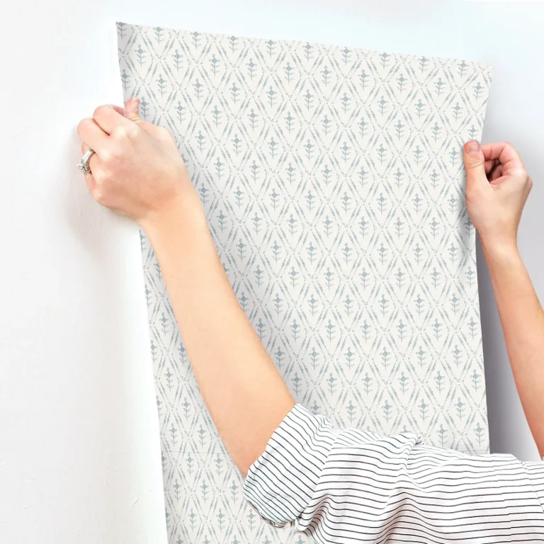 Chris Loves Julia Tillie Diamond Floral Wallpaper - Blue — Ảnh 7