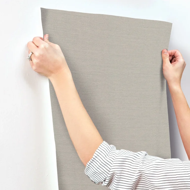 Shimmering Linen Wallpaper - Grey — Image 4