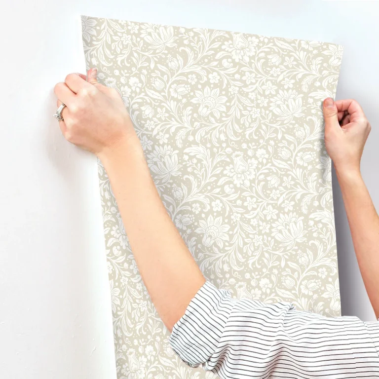 Chris Loves Julia Hague Floral Trail Wallpaper - Beige — Ảnh 4