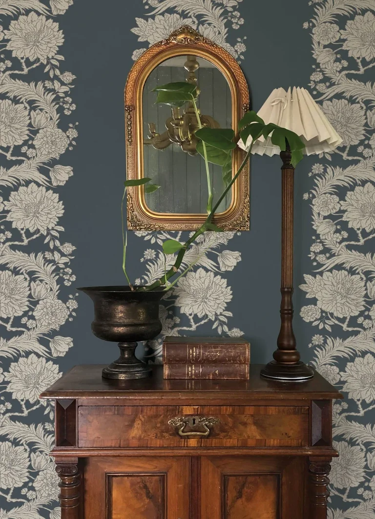 Chris Loves Julia Gisela Floral Columns Wallpaper - Blue — Ảnh 7
