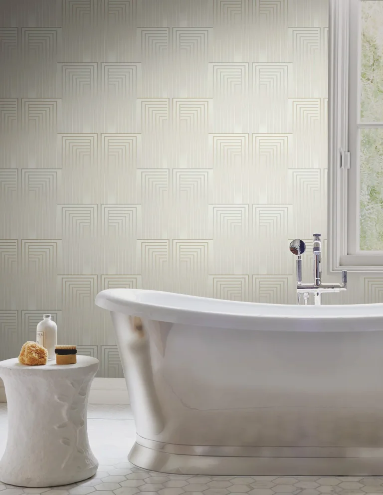 Candice Olson Vanishing Peel and Stick Wallpaper - Silver & Gold — Image 3