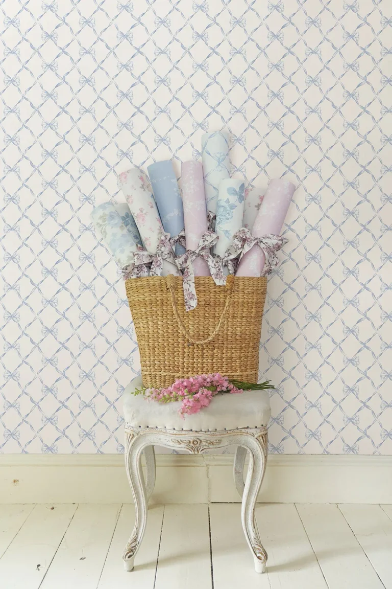 LoveShackFancy Baby Bow Ribbon Trellis Wallpaper - Light Blue — Ảnh 6