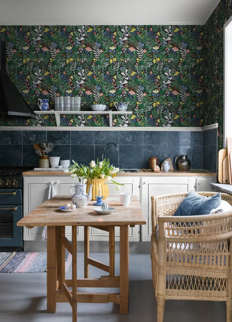 Brittsommar Woodland Floral Wallpaper - Black — Ảnh 3