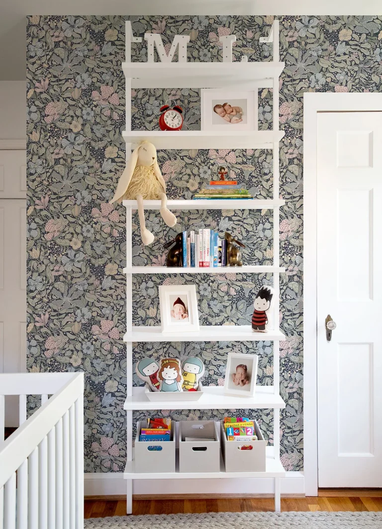 Midsommar Floral Medley Wallpaper - Dark Blue