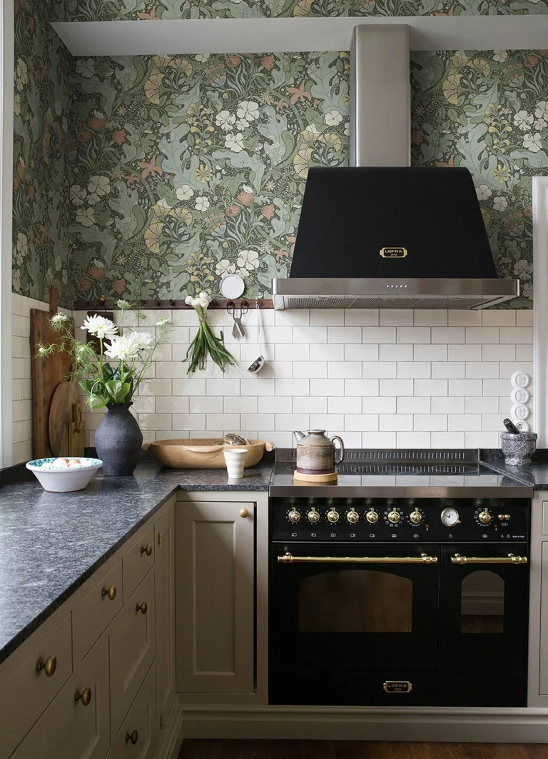 Elise Nouveau Gardens Wallpaper - Green — Image 3