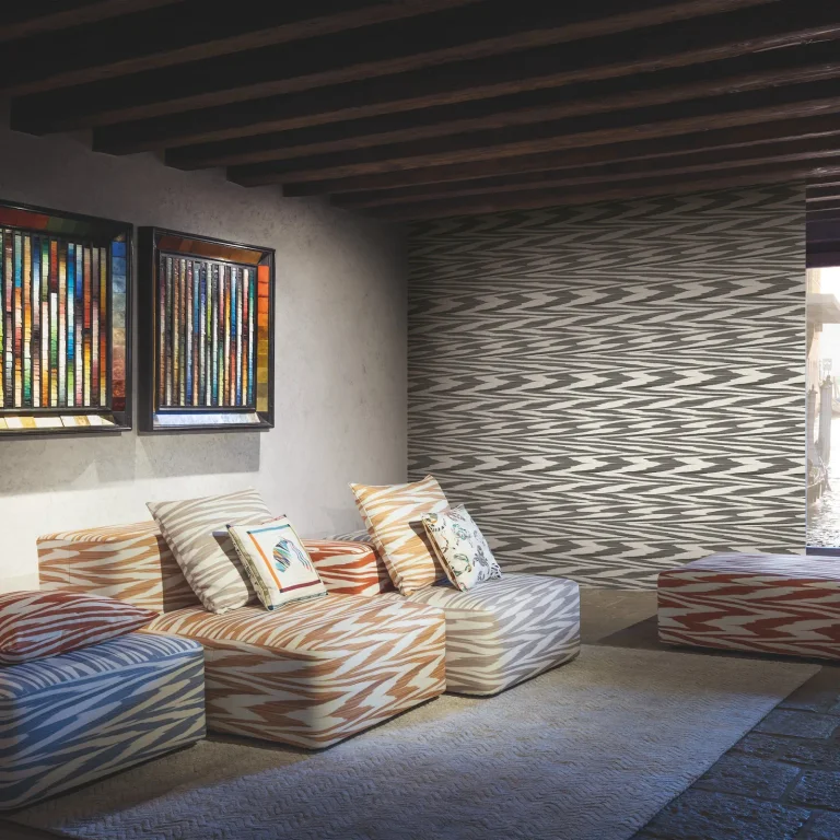 Flamed Zigzag Wallpaper - Black