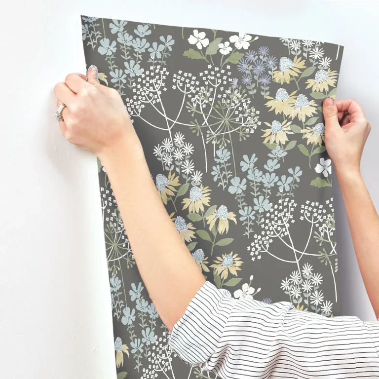 Cultivate Springtime Blooms Wallpaper - Grey