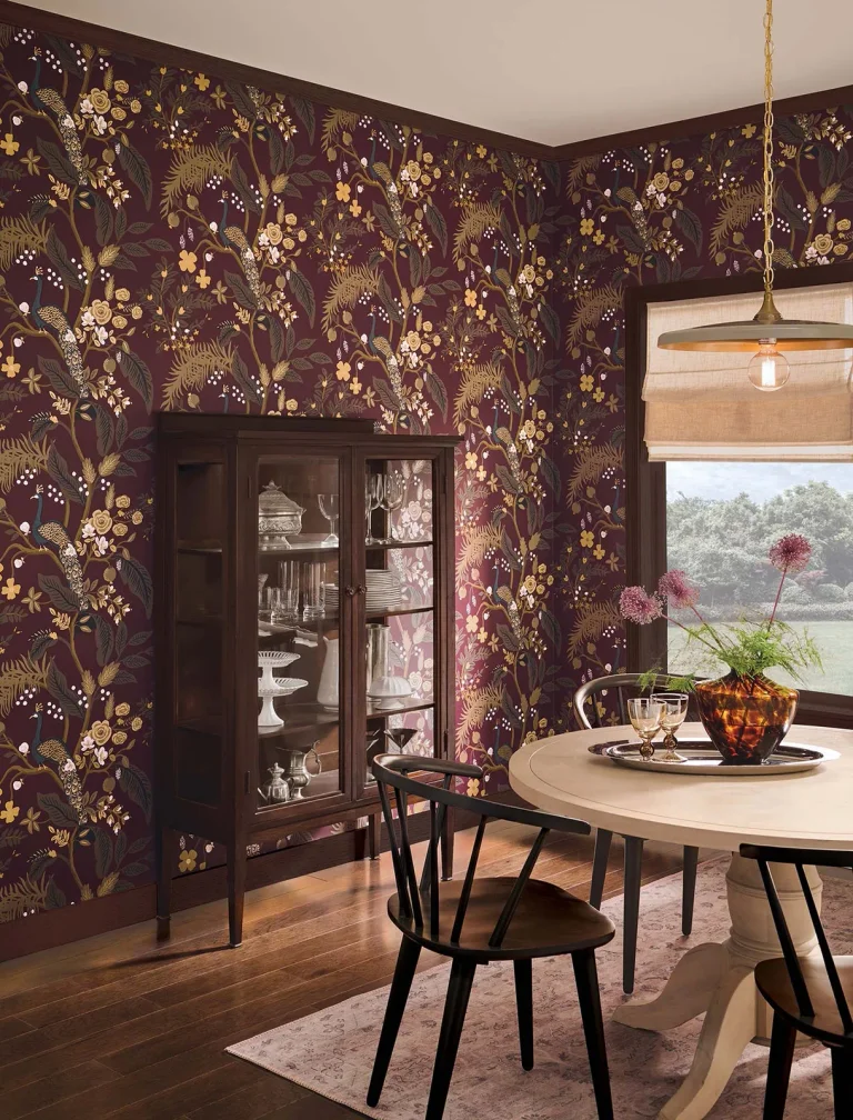 Rifle Paper Co. Peacock Wallpaper - Burgundy — Ảnh 7