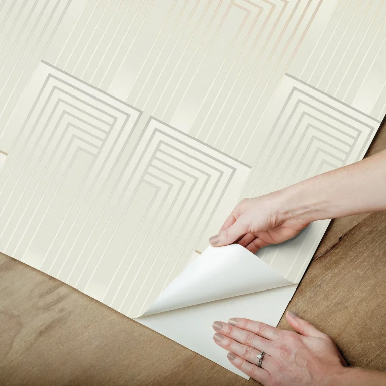 Candice Olson Vanishing Peel and Stick Wallpaper - Silver & Gold — Image 2