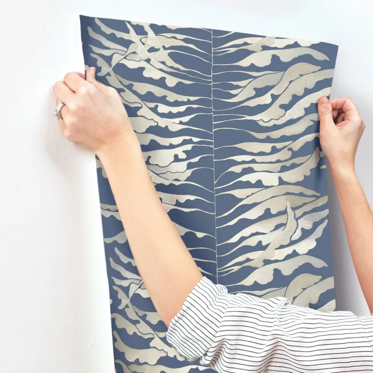 Leaf Column Wallpaper - Navy — Image 3
