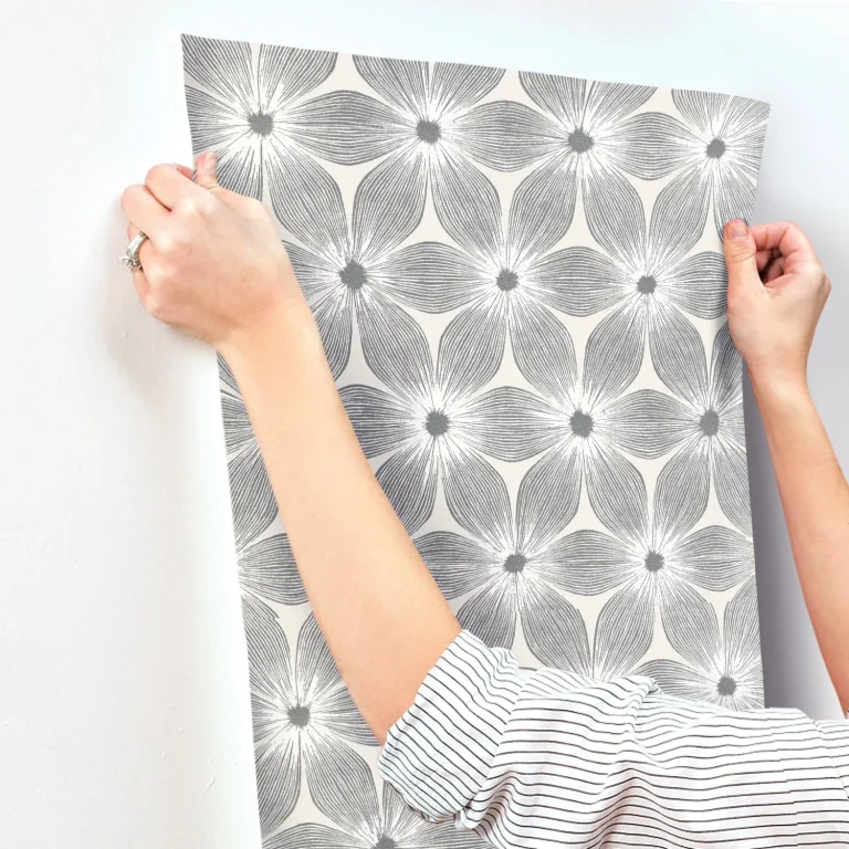 Candice Olson Everlasting Wallpaper - White/Silver — Image 4