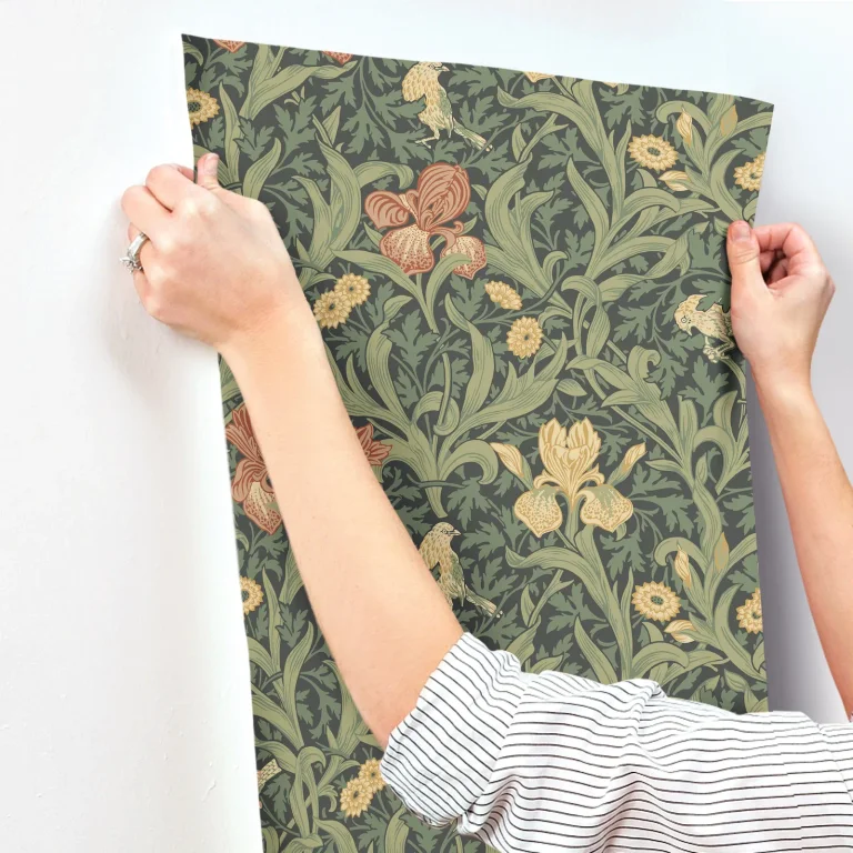 Iris Wild Gardens Wallpaper - Navy — Ảnh 3