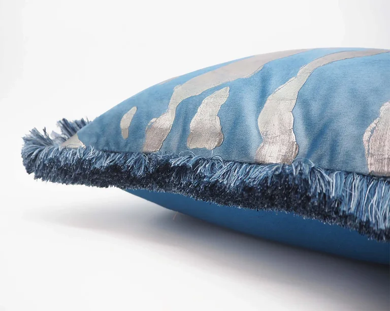 Gilded Ombre Blue Cushion - Ambiguous Tiger — Ảnh 3