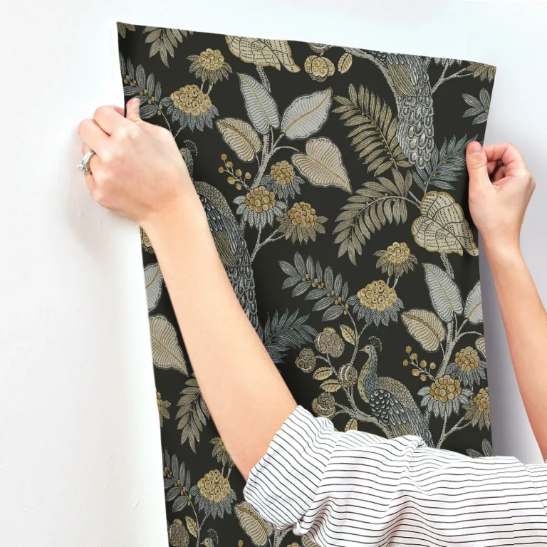 Chris Loves Julia Geneva Peacock Paradise Wallpaper - Black — Ảnh 5