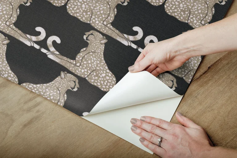 Reclining Cheetahs Peel and Stick Wallpaper - Black — Ảnh 6