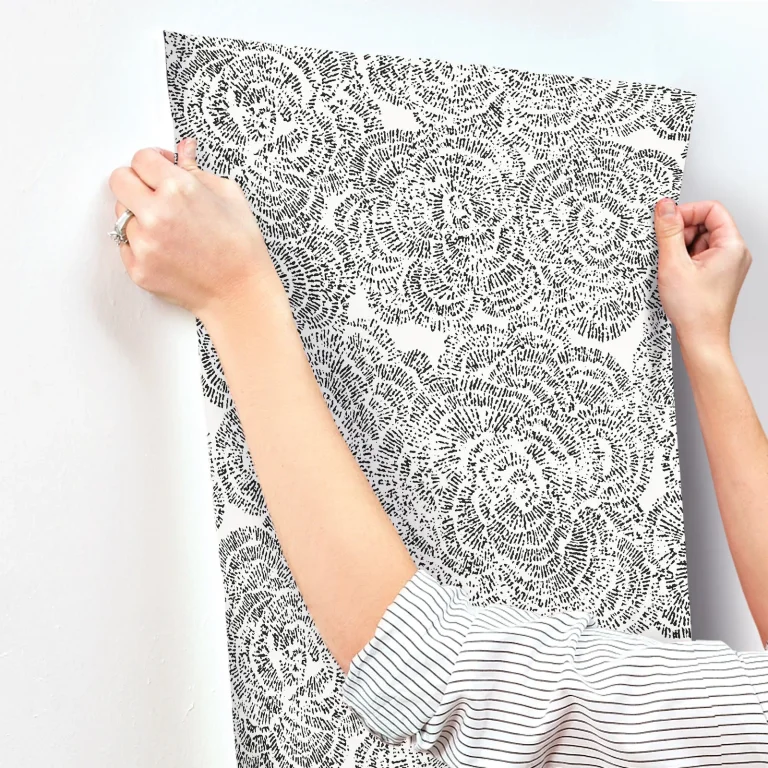 Ambroise Abstract Floral Wallpaper - Black — Ảnh 4