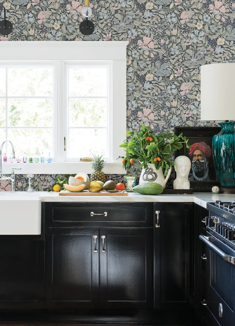 Midsommar Floral Medley Wallpaper - Dark Blue — Ảnh 5