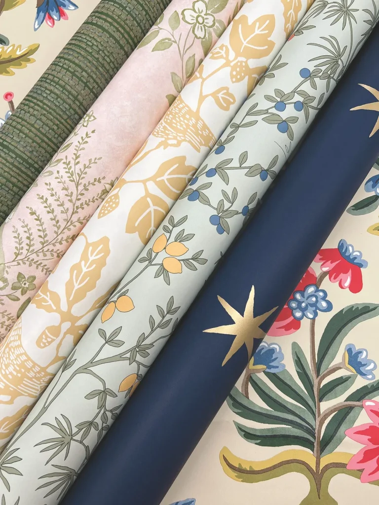 Erin & Ben Heirloom Floral Peel and Stick Wallpaper - Taupe/Multi — Ảnh 4