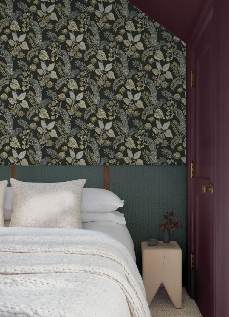 Chris Loves Julia Geneva Peacock Paradise Wallpaper - Black — Ảnh 2