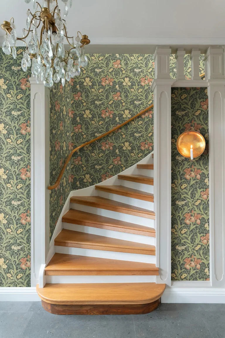 Iris Wild Gardens Wallpaper - Navy — Ảnh 5