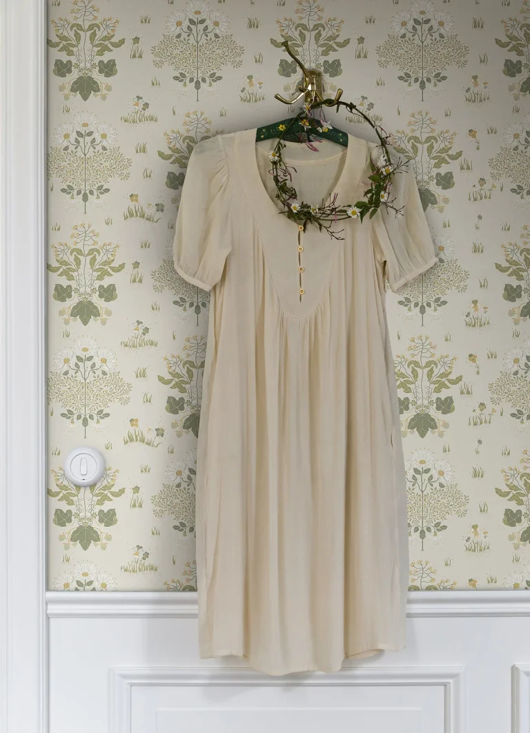 Elda Delicate Daisies Wallpaper - Olive — Ảnh 3