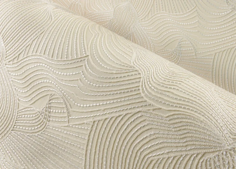 Techno Bee Embroidered Ivory — Ảnh 3