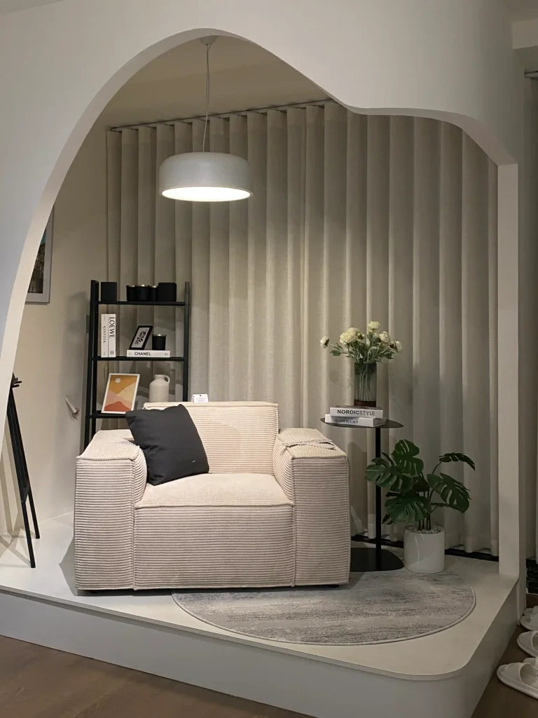 BOLD ARMCHAIR — Image 3