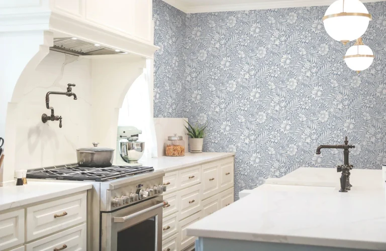 Erin & Ben Modern Acanthus Peel and Stick Wallpaper - Wedgewood Blue — Ảnh 2