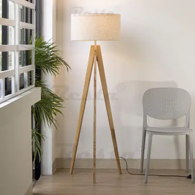 Tripod Resta 06 floor lamp — Salt and pepper