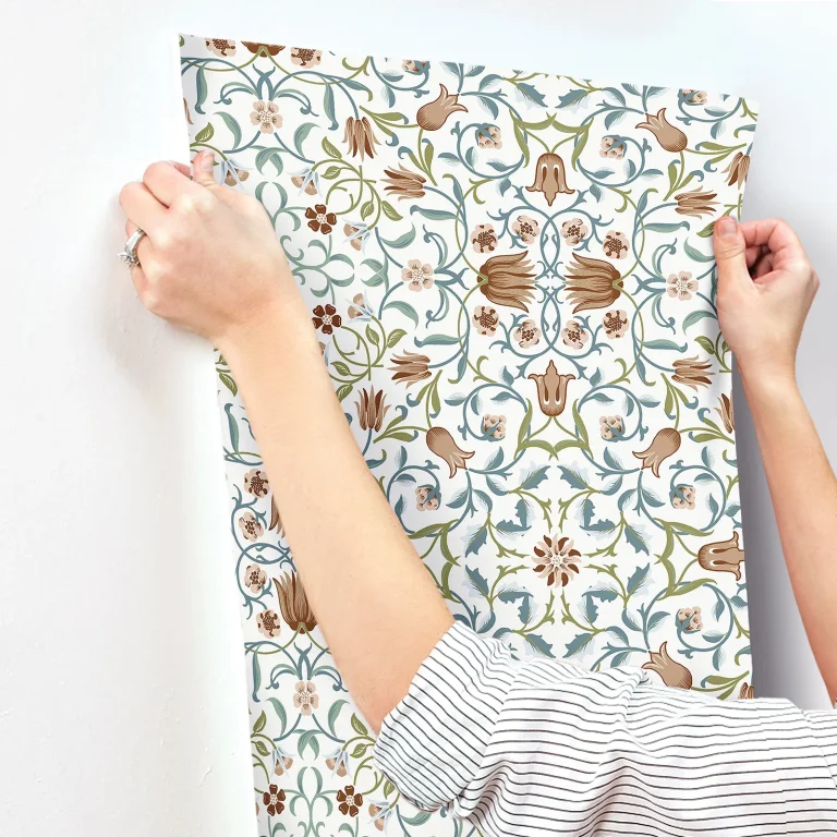 No 1 Holland Park Floral Wallpaper - Red — Image 2
