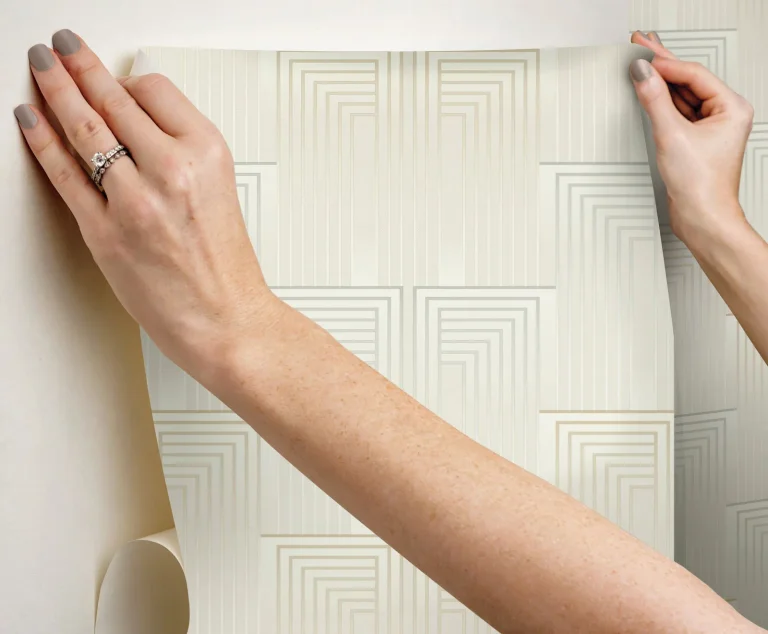 Candice Olson Vanishing Peel and Stick Wallpaper - Silver & Gold — Image 4
