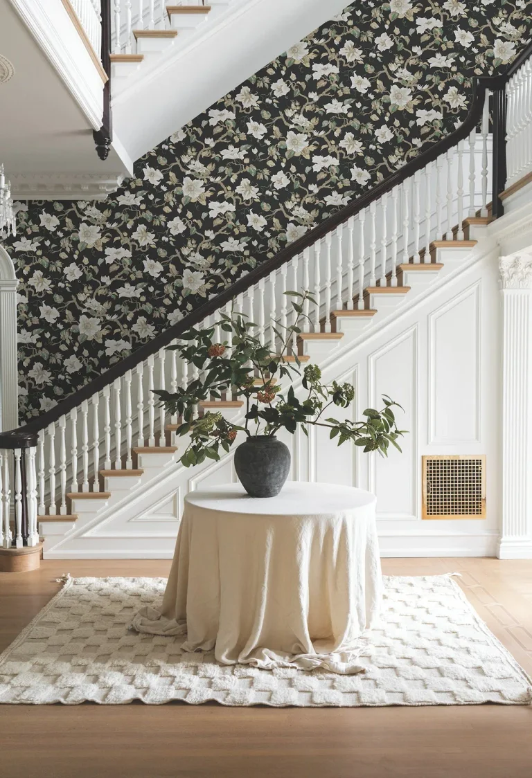 Ronald Redding Marguerite Vine Wallpaper - Black — Ảnh 4