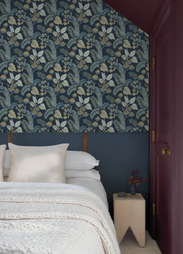 Chris Loves Julia Geneva Peacock Paradise Wallpaper - Dark Blue — Ảnh 2