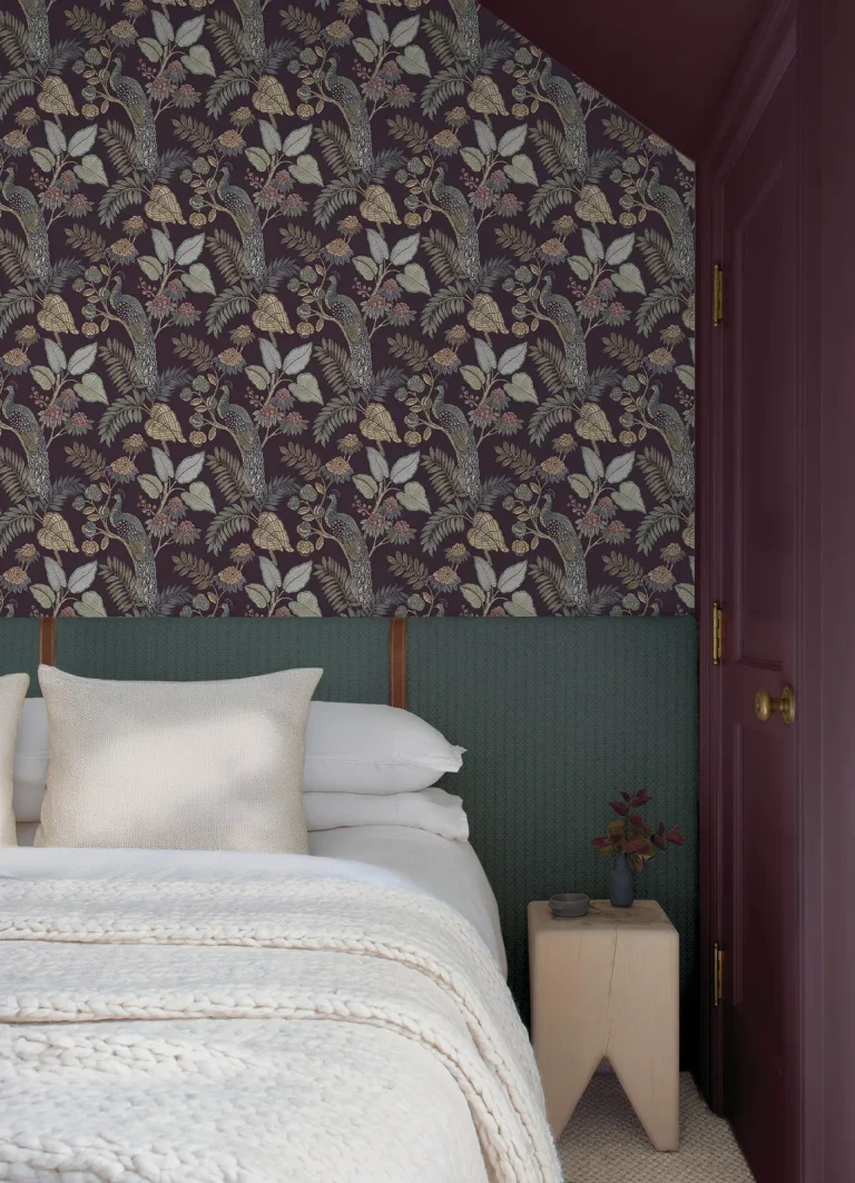 Chris Loves Julia Geneva Peacock Paradise Wallpaper - Plum — Ảnh 2