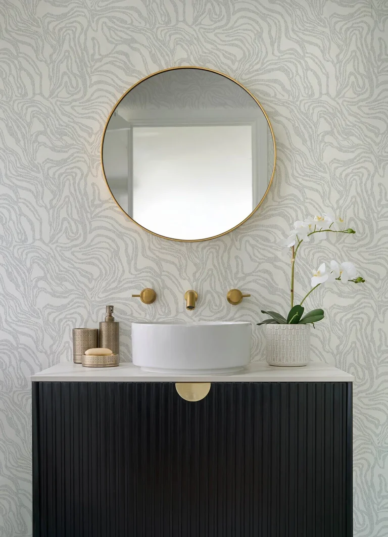 Massar Modern Marbled Wallpaper - Silver — Image 3
