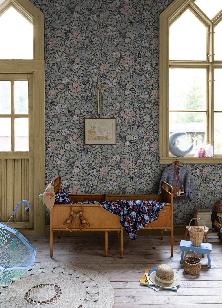 Midsommar Floral Medley Wallpaper - Dark Blue — Ảnh 2