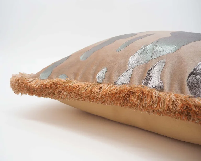 Gilded Ombre Pink Cushion - Ambiguous Tiger — Ảnh 2